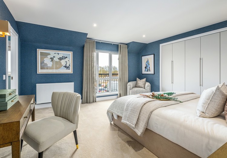 5 bedroom showhome | principle bedroom with en suite and built-in storage