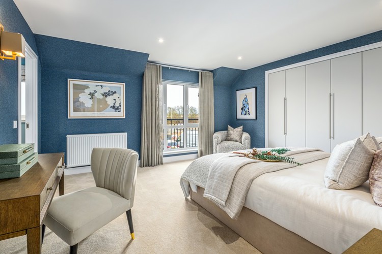 5 bedroom showhome | principle bedroom with en suite and built-in storage