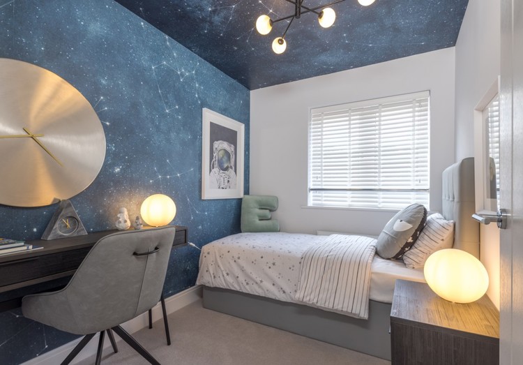 Bedroom of houses for sale in Crowthorne