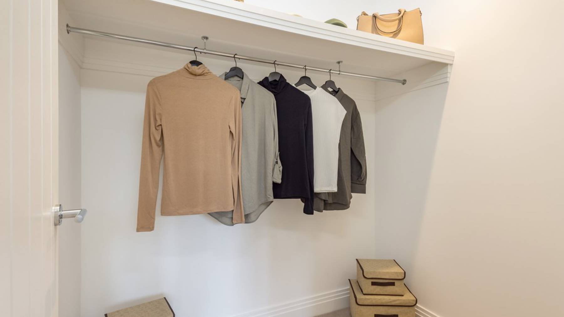 The Orpine Custom 2, Samuel Gardens, Bedroom