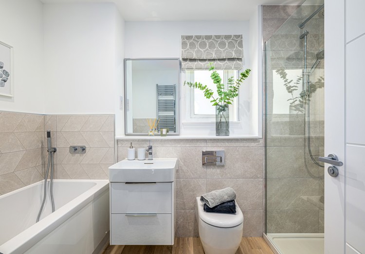5 bedroom showhome | luxurious family bathroom with separate bath and walk-in shower