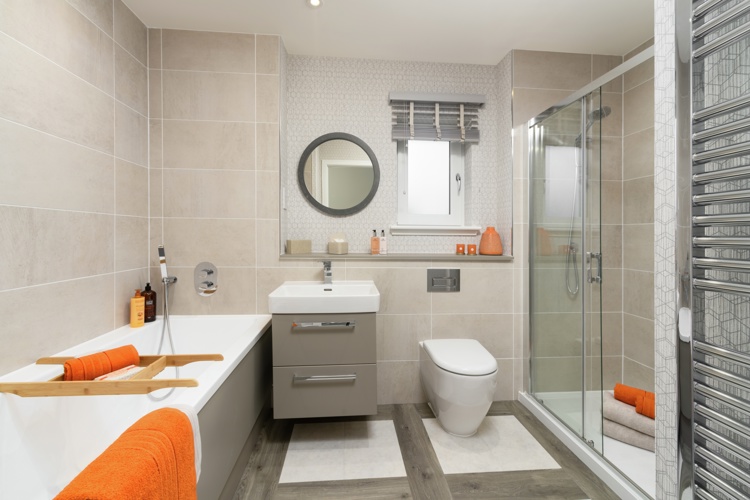 Vb1716166 Kinnaird Lee Cleland Family Bathroom