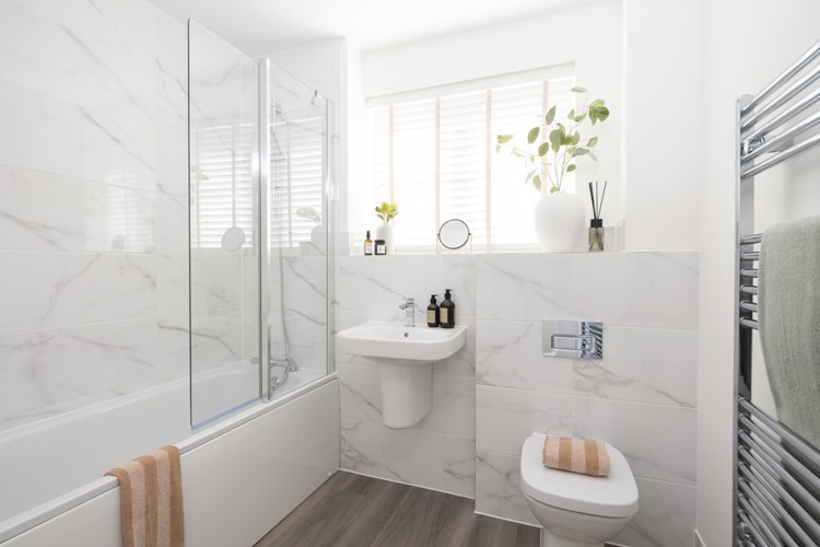 Yearsely Apartments Ff Ingatestone Bathroom