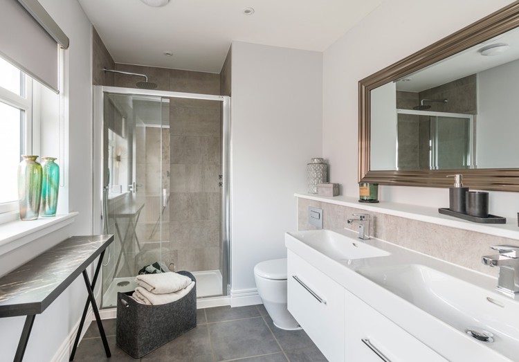 5 bedroom home for sale | generous en-suite 