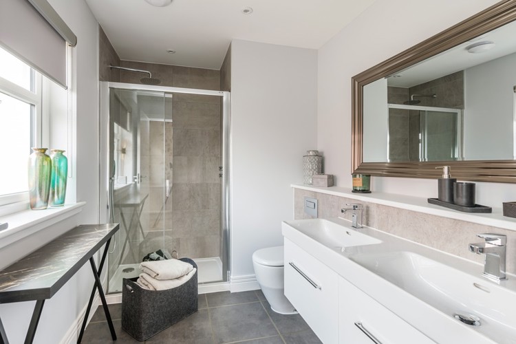 5 bedroom home for sale | generous en-suite 