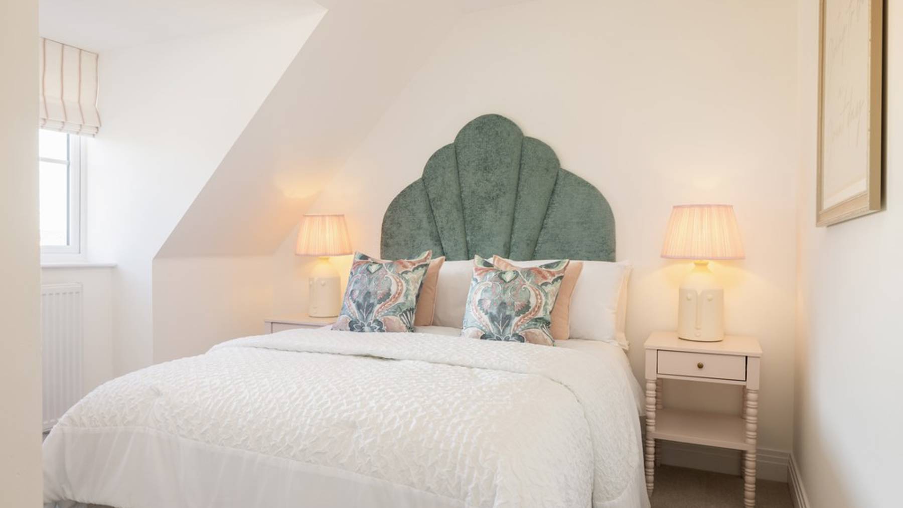 The Mulberry Bedroom 4 Ingatestone Grove