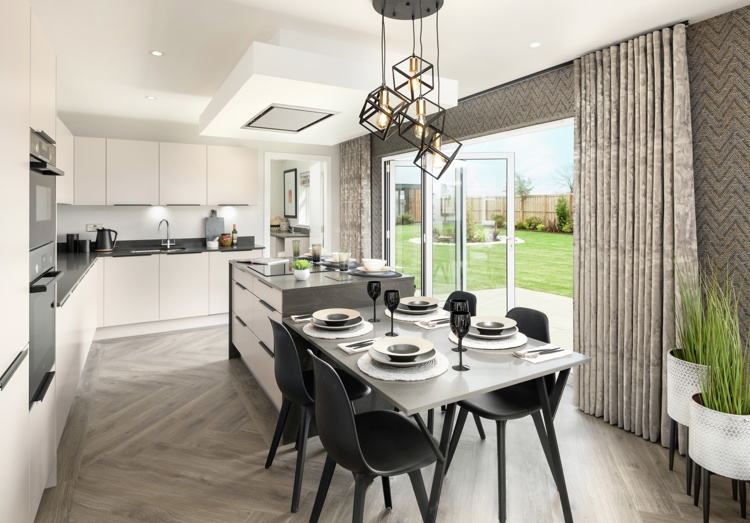 Vb1716169 Kinnaird Lee Cleland Dinning To Kitchen