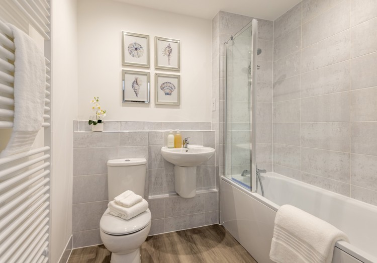 one bed bathroom 1600X1067