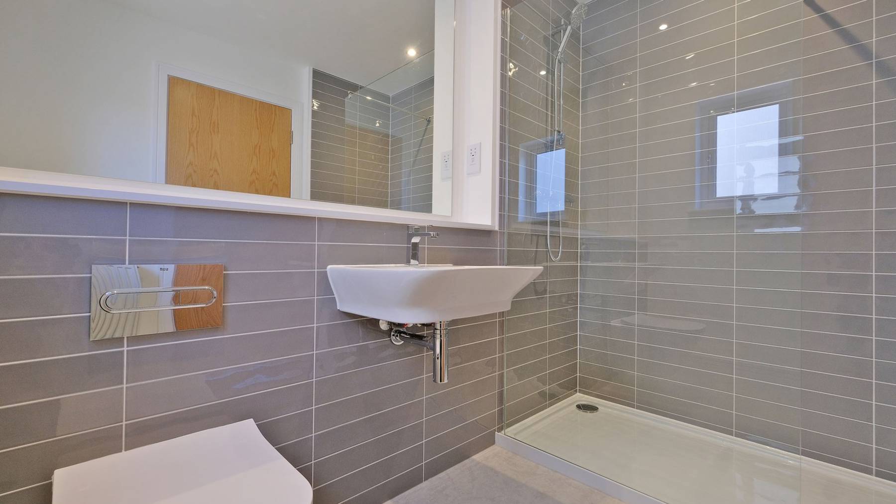 Ensuite bathroom with walk in shower 