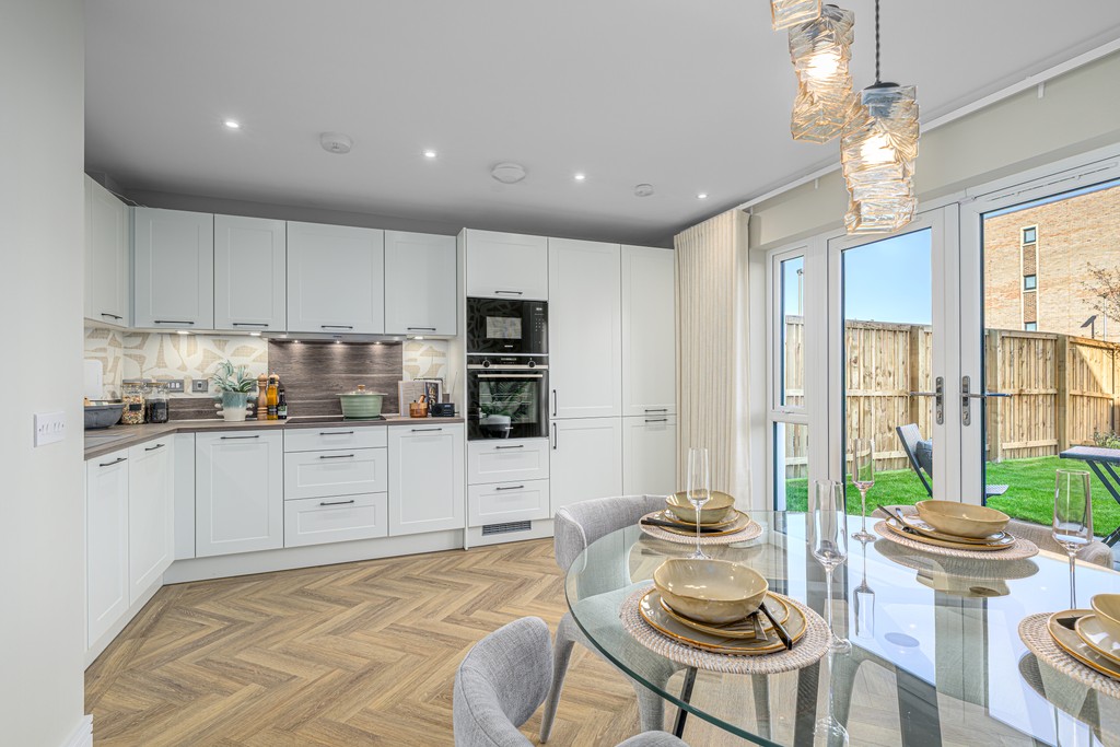  4 bedroom townhouse for sale | light-filled kitchen and dining area