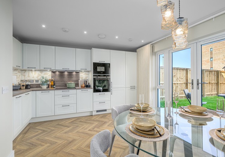  4 bedroom townhouse for sale | light-filled kitchen and dining area