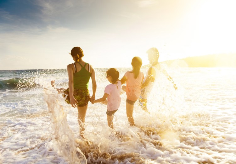 Lifestyle Image | Family at beach