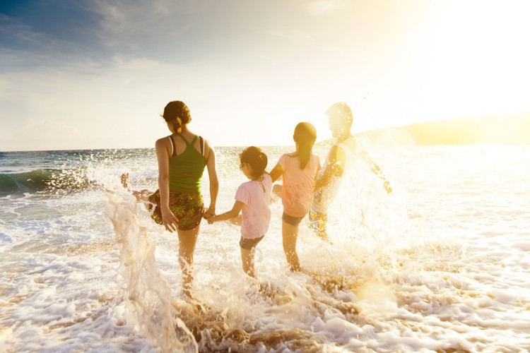 Lifestyle Image | Family at beach