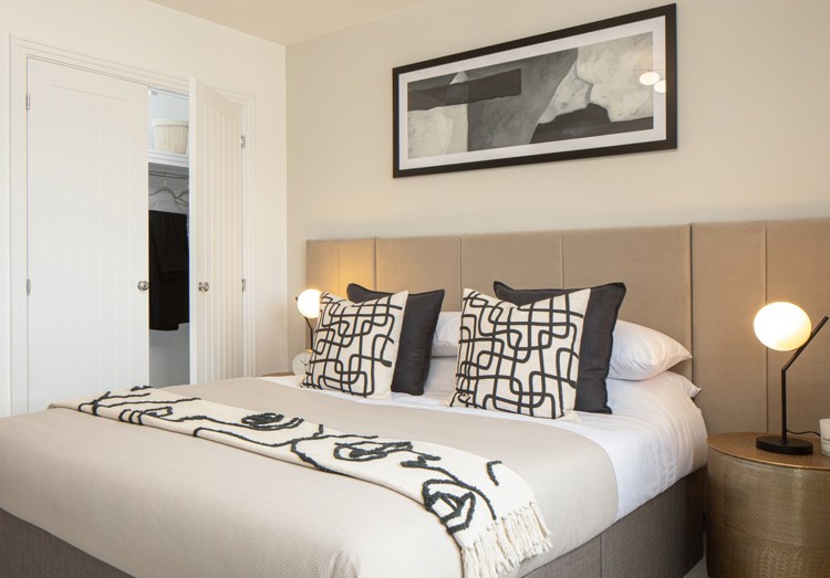 Burwell Apartments FF 1 Bed Netherhall Bedroom