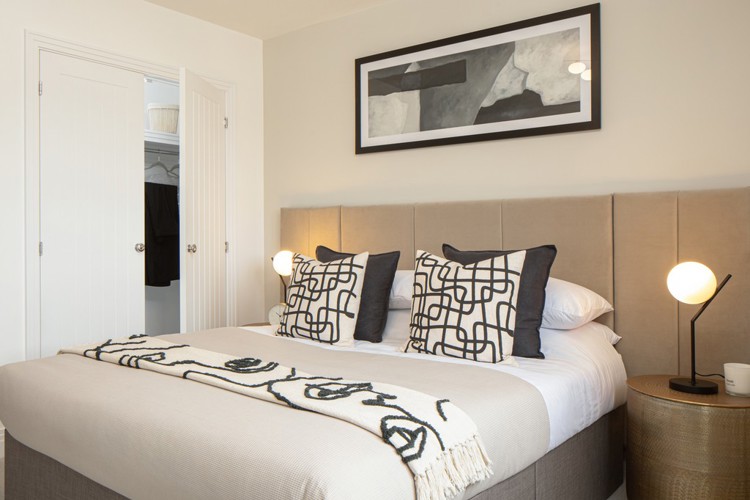 Burwell Apartments FF 1 Bed Netherhall Bedroom