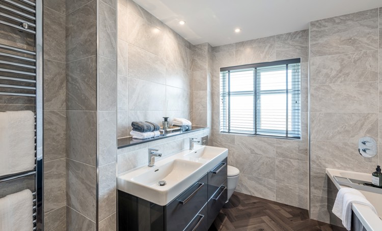 Vb1854788 20210810 Cala Homes Balgray Gardens Moncrief Bedroom 1 Ensuite 001 1600X968