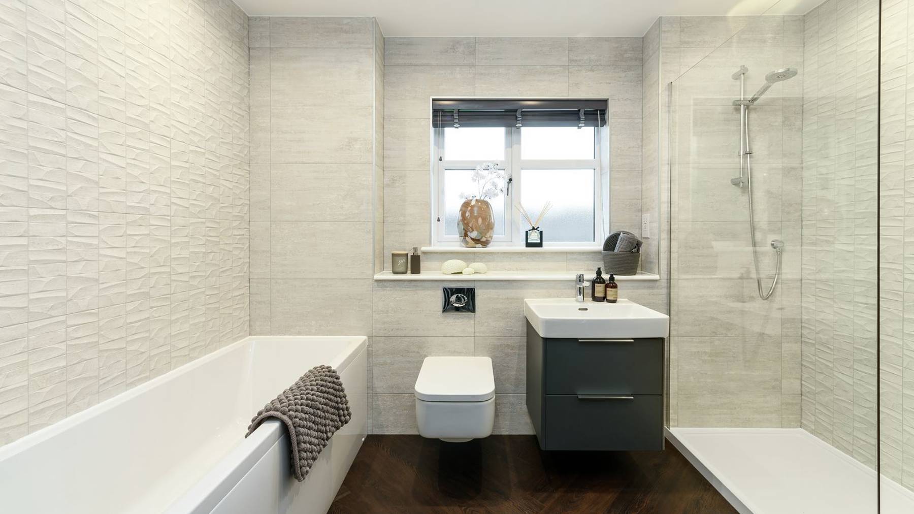 Vb1913291 Cala Cults Fraiarsfield West Kennedy Family Bathroom Zacandzac