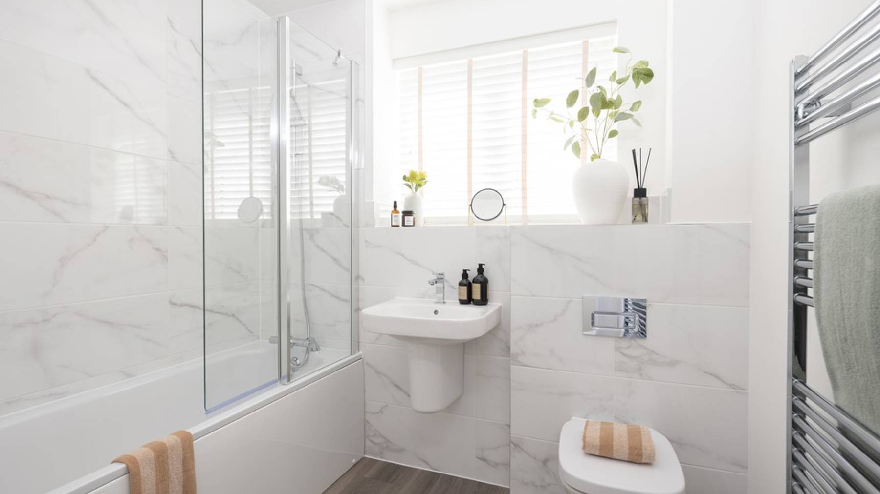 Burwell Apartments GF 2 Bed Netherhall Bathroom 