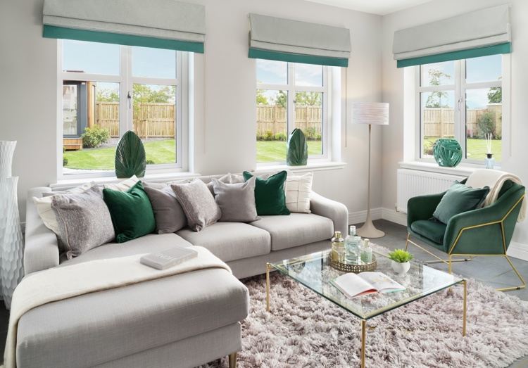 Vb1716200 Kinnaird Lee Kennedy Family Area To Windows