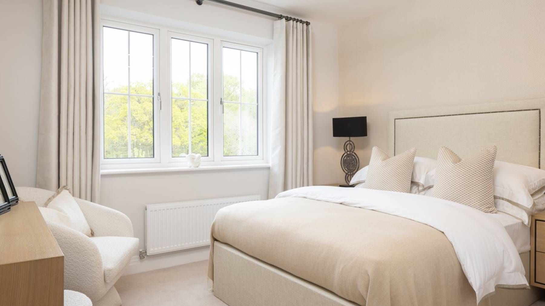 Bedroom of houses for sale in Crowthorne