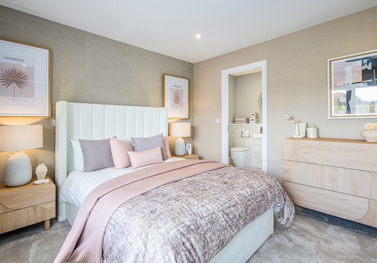 The Hawthorn Bedroom1 with ensuite & buit-in wardrobe. Ingatestone Grove