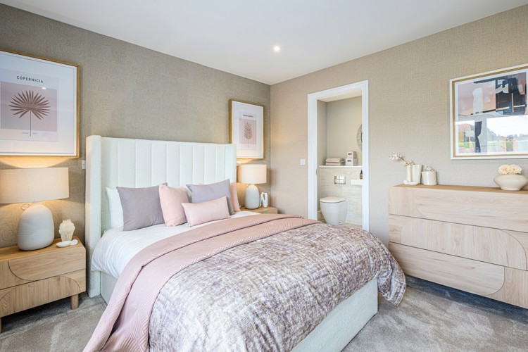 The Hawthorn Bedroom1 with ensuite & buit-in wardrobe. Ingatestone Grove
