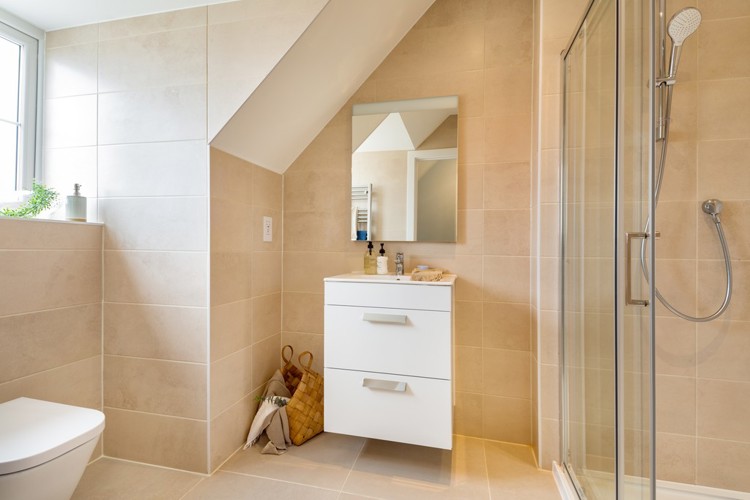Ashford house type bathroom, 3 bedroom house for sale in Shrivenham