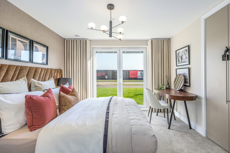 Show apartment | generous bedroom with fitted wardrobes
