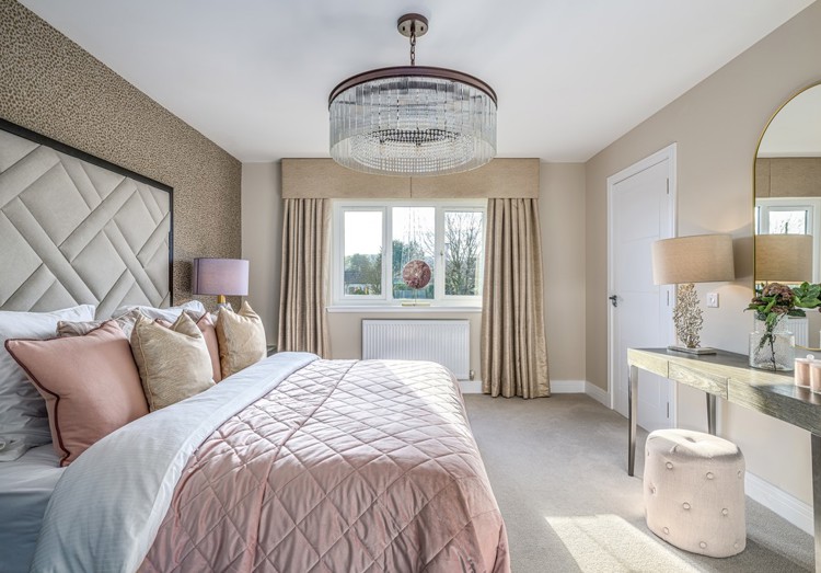 5 bedroom showhome | principal bedroom with double fitted wardrobes and en suite