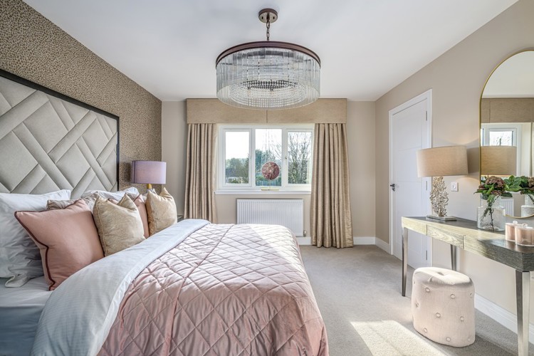 5 bedroom showhome | principal bedroom with double fitted wardrobes and en suite