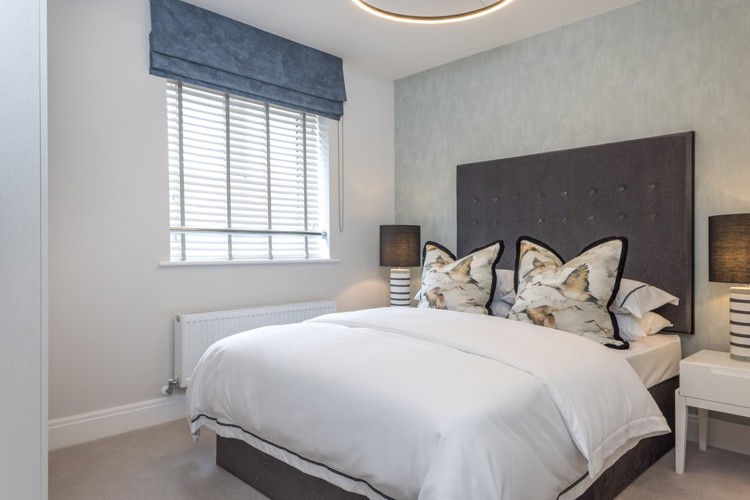 Bedroom of houses for sale in Crowthorne