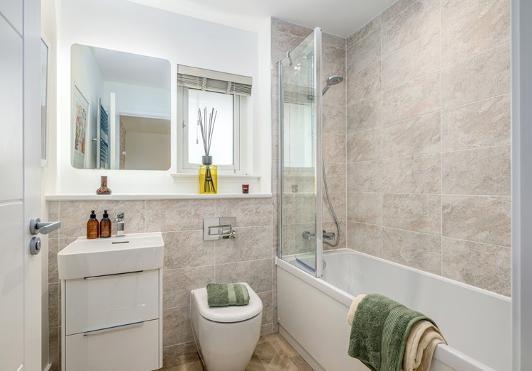 3 bedroom showhome | high-spec family bathroom with bathtub 
