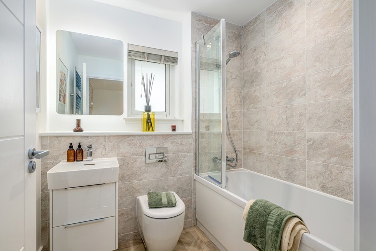 3 bedroom showhome | high-spec family bathroom with bathtub 