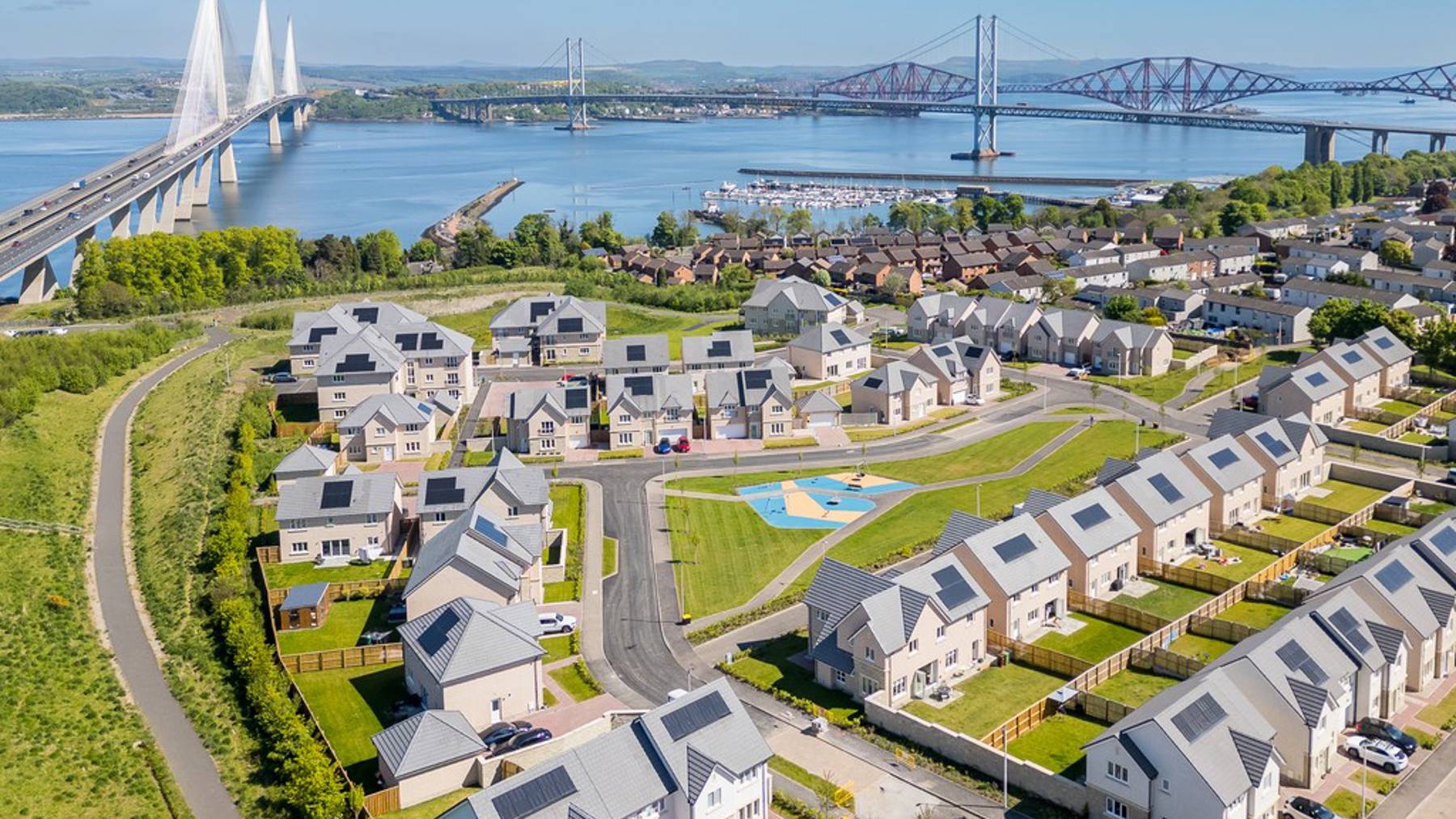 Queensferry Heights - drone street scene May 2025 - 1 & 2 bedroom apartments and 3, 4 & 5 bedroom houses for sale in South Queensferry
