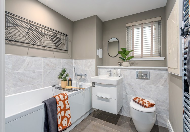 3 Bed Apartment | Family Bathroom