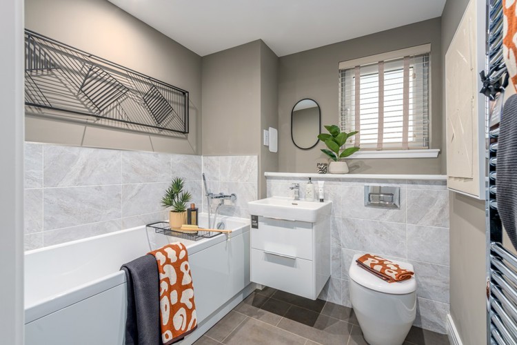 3 Bed Apartment | Family Bathroom
