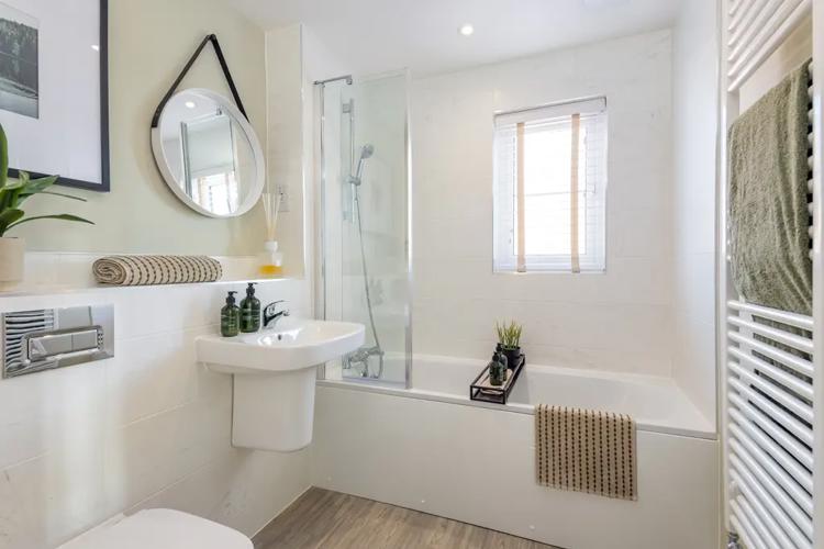 Wivenhoe Gardens Bathroom 