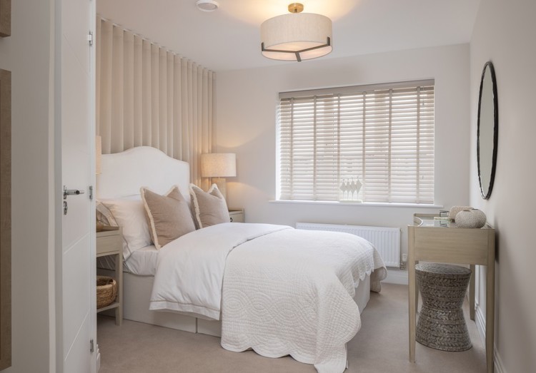 Bedroom of 4 bedroom house for sale in Crowthorne, Berkshire