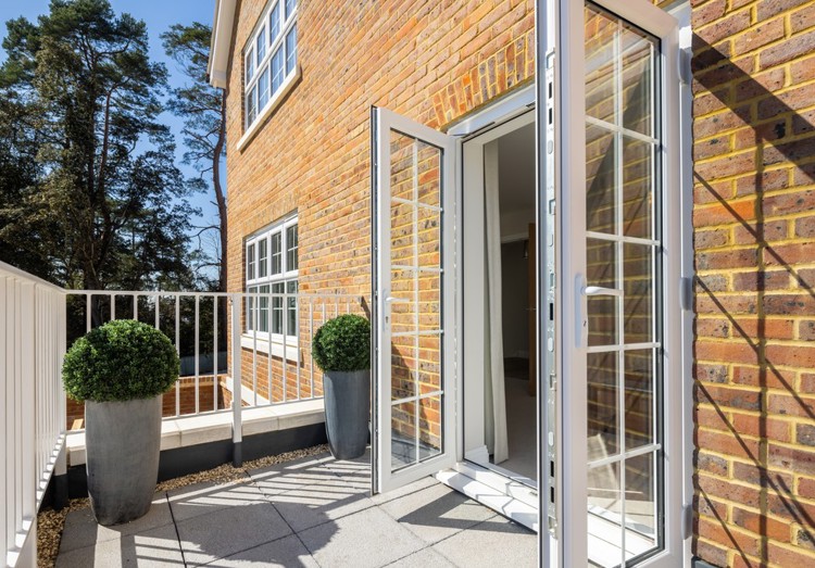 4 bedroom houses for sale in Weybridge