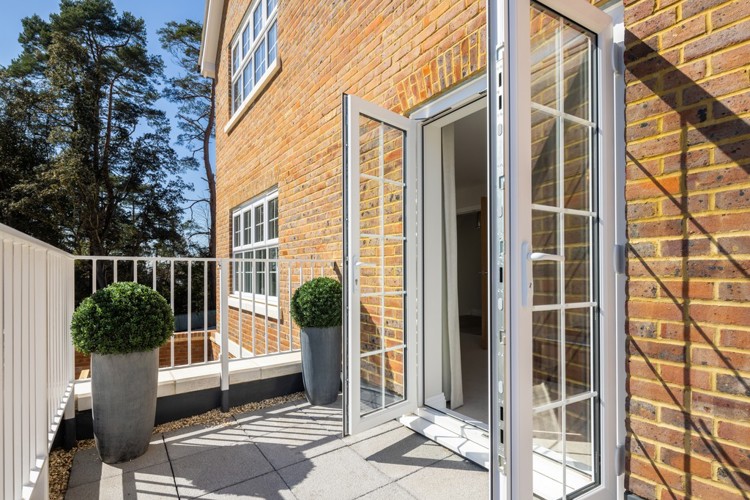 4 bedroom houses for sale in Weybridge