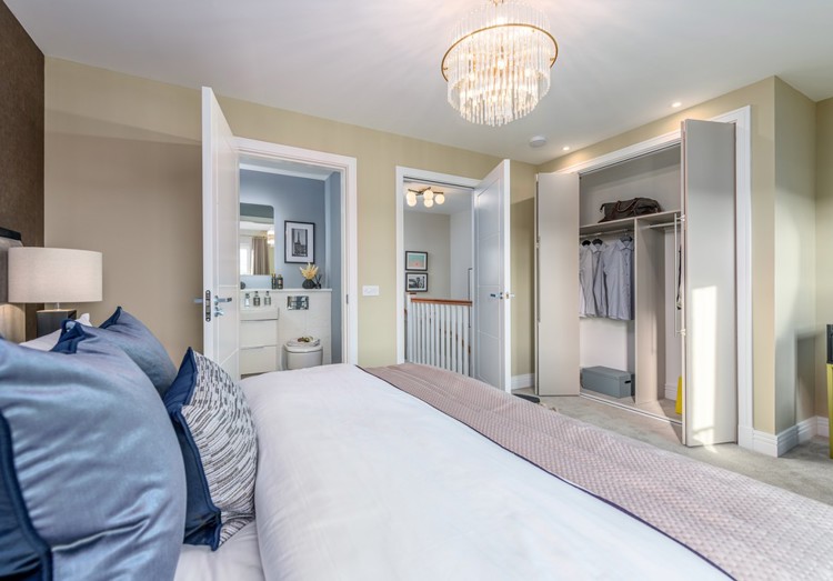 Townhouse showhome | generous bedroom with en-suite and fitted wardrobes
