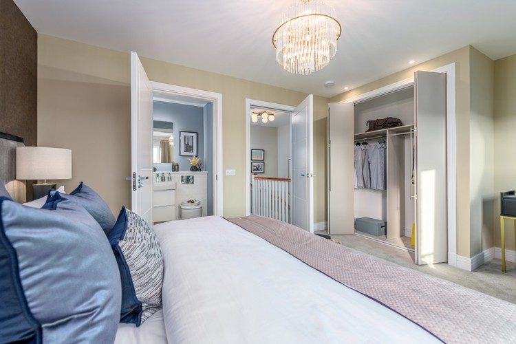 Townhouse showhome | generous bedroom with en-suite and fitted wardrobes