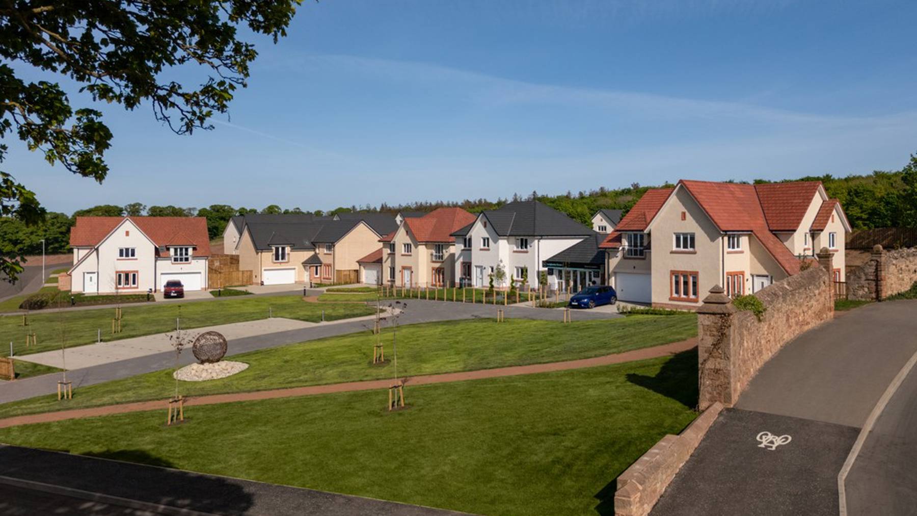 Longbanks Green street scene | 4 & 5 bedroom homes in Dunbar | new build homes for sale in East Lothian