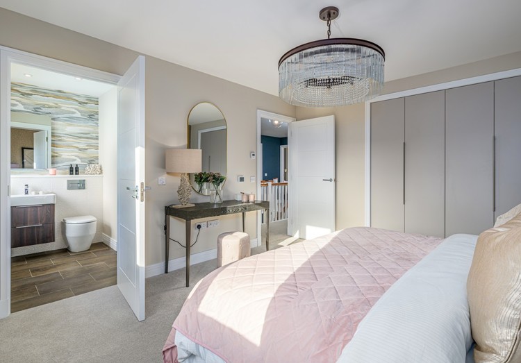 5 bedroom showhome | principal bedroom with double fitted wardrobes and en suite