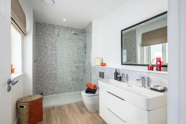 5 bedroom showhome | stylish en suites with chrome fittings and full-height tiling