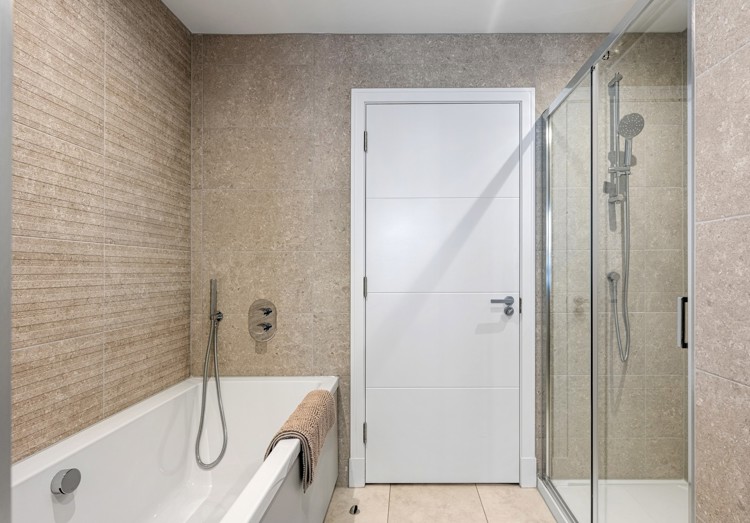 Vb5653152 20260227 Cala Homes Lathallan Grange Logan Bathroom 002 1600X1064