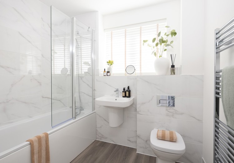 Burwell Apartments FF 2 Bed Netherhall Bathroom 