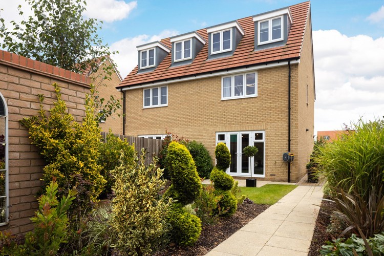 Cala at Hampton Lakes: The Hulsfield - exterior garden