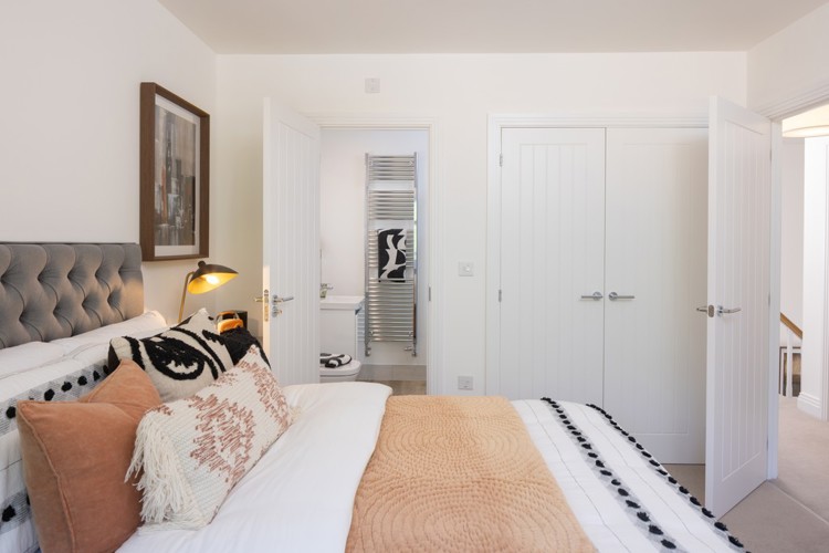 The Orpine Custom 3, Samuel Gardens Bedroom