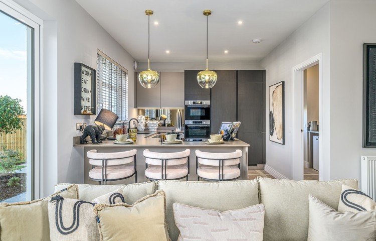 Vb5396214 20250227 Cala Homes Cornhill Village Lewis Kitchen Family 002 1600X1025